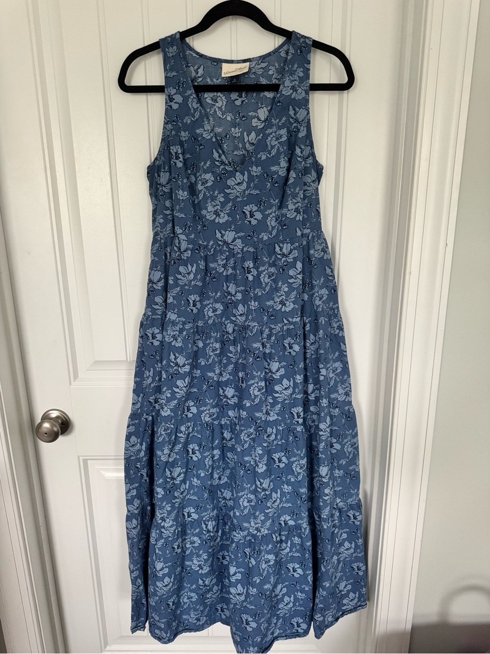 Universal Thread Blue Floral Sleeveless Maxi Dress